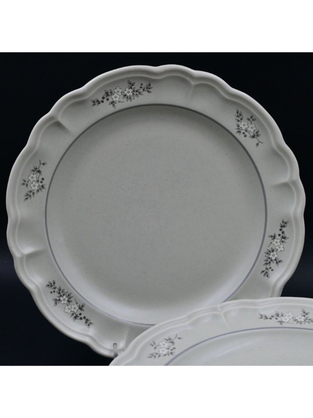 Pfaltzgraff Heirloom Dinner Plates Scalloped Edge Set Of 5 - Picture 2 of 6